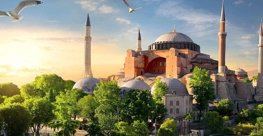 Istanbul Classics Half-Day Morning Tour - Hagia Sophia: the building that keeps changing roles