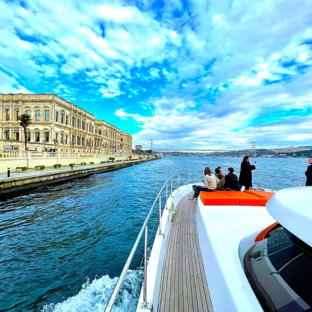 Istanbul: Daytime Bosphorus Yacht Cruise with Fruit & Snacks - Crew service and small-group comfort: what the reviews really point to