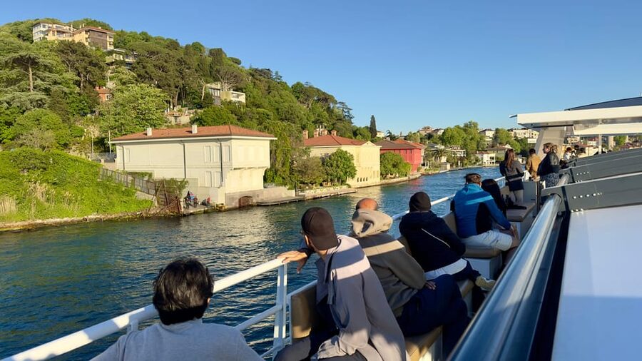 Istanbul: Daytime or Sunset Sightseeing Cruise & Audio Guide - The Mobile Audio Guide: How to Get the Most Out of the 2 Hours