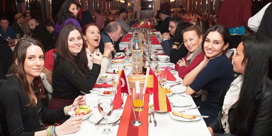 Istanbul: Dinner Cruise on the Bosphorus - Getting comfortable on the Bosphorus: air flow, crowding, and best viewing