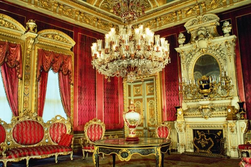 Istanbul: Dolmabahce Palace and Grand Bazaar Tour - Should you book the Dolmabahce and Grand Bazaar tour?