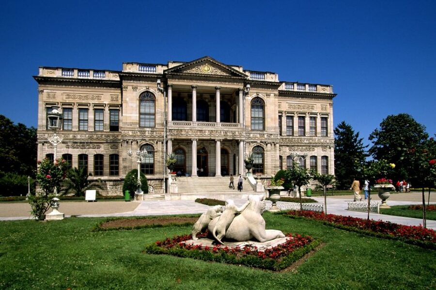 Istanbul: Dolmabahçe Palace and Uskudar Guided Tour - Entering Dolmabahçe Palace and understanding its Turkish-French design personality