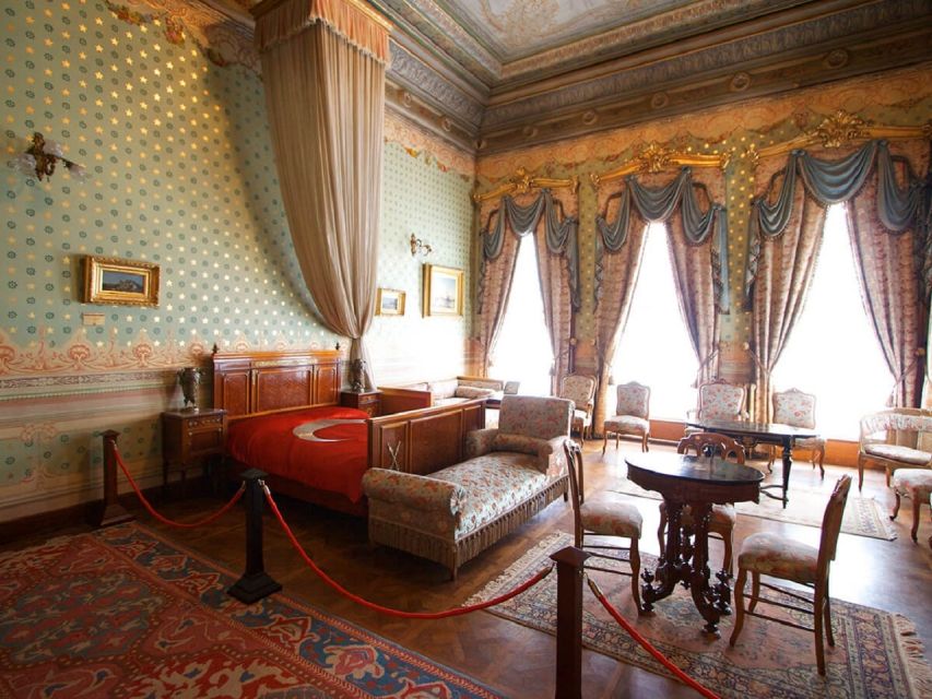 Istanbul: Dolmabahçe Palace and Uskudar Guided Tour - Uskudar Ottoman quarter: mosques, viewpoints, and the oldest coffee shop stop