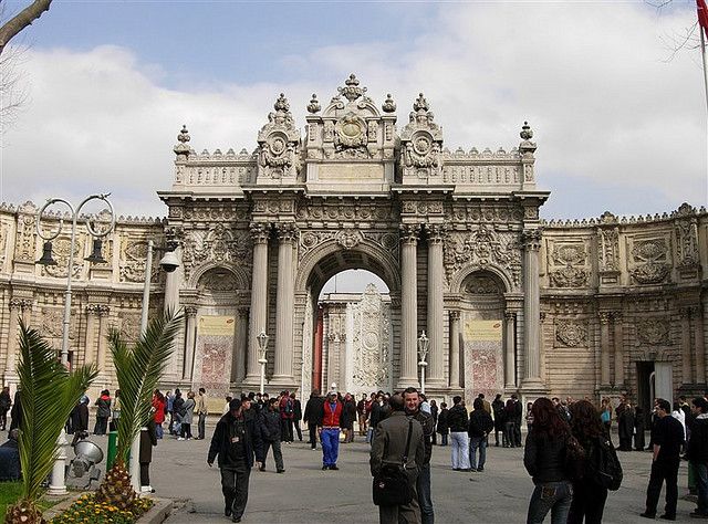 Istanbul: Dolmabahçe Palace and Uskudar Guided Tour - Who should book this Dolmabahçe and Uskudar combo