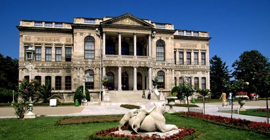 Istanbul: Dolmabahçe Palace and Uskudar Guided Tour - Bosphorus Bridge photo stop and the boat ride under the intercontinental links