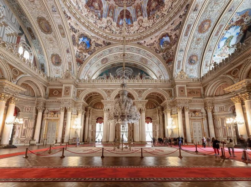 Istanbul: Dolmabahce Palace Guided Tour - Picking a good guide: signals from the experiences people shared