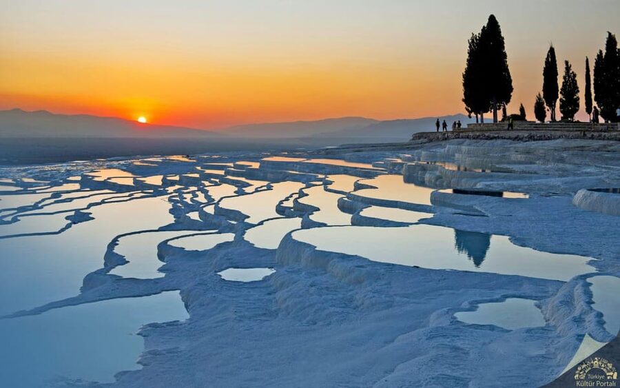 Istanbul: Ephesus, Pamukkale, Cappadocia 8-Day Trip by Plane - Pamukkale thermal terraces and Hierapolis, where you can actually get in