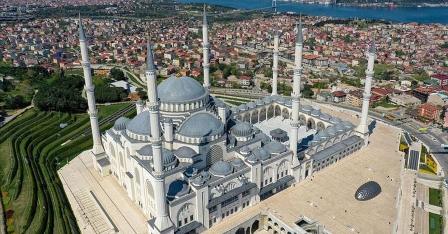 Istanbul: Europe and Asia Tour By Bus And Bosphorus Cruise - Beylerbeyi Palace: A Summer Residence With Real Visual Impact