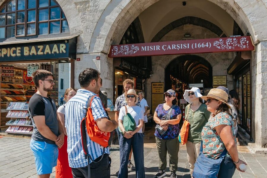 Istanbul: European and Asian Side Guided Foodie Walking Tour - Price and value: why $135 can actually make sense