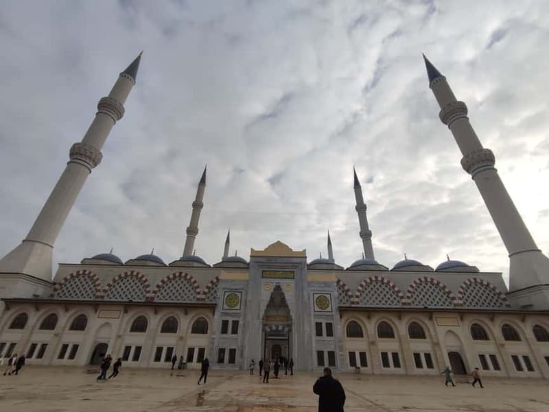 Istanbul: Explore 2 Continents of Bosphorus in One Day Lunch - A single-day “2 continents” loop that actually works