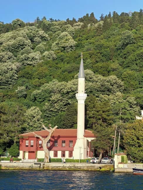 Istanbul: Explore 2 Continents of Bosphorus in One Day Lunch - Breakfast on the boat: the calm part of the day