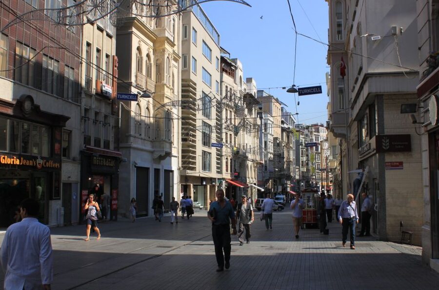 Istanbul: Galata District Walking Tour - Pace, group feel, and languages you can actually use
