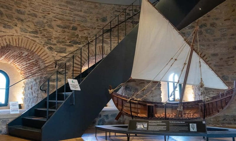 Istanbul: Galata Tower Skip-the-Line Ticket & Audio Guide - Using the free audio guide app while you explore