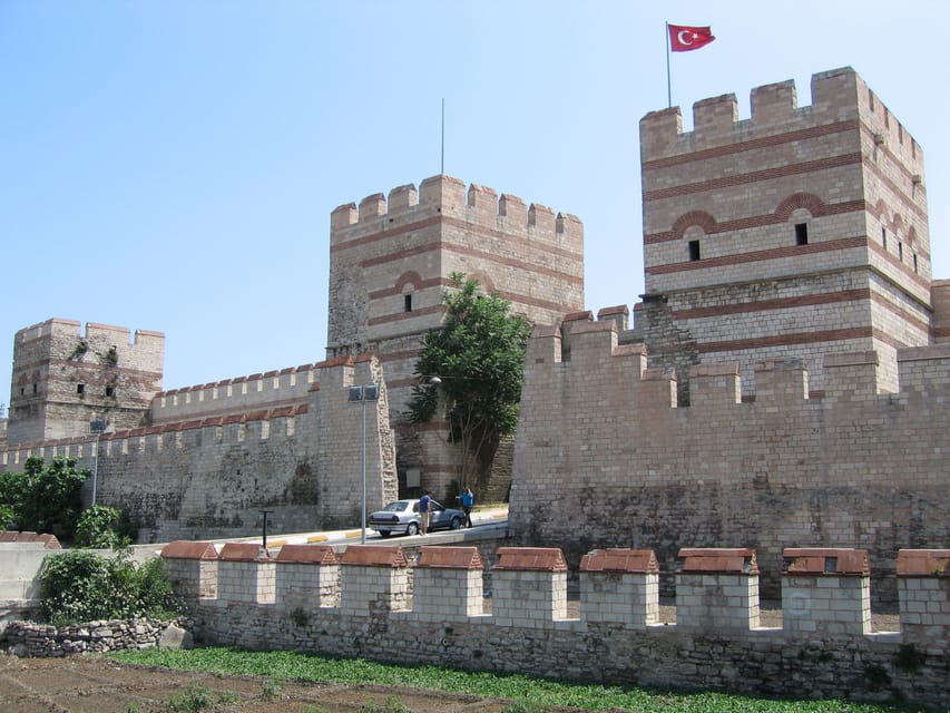 Istanbul: Guided City Highlights Day Trip - From hotel pickup to Sultanahmet Square in one smooth push