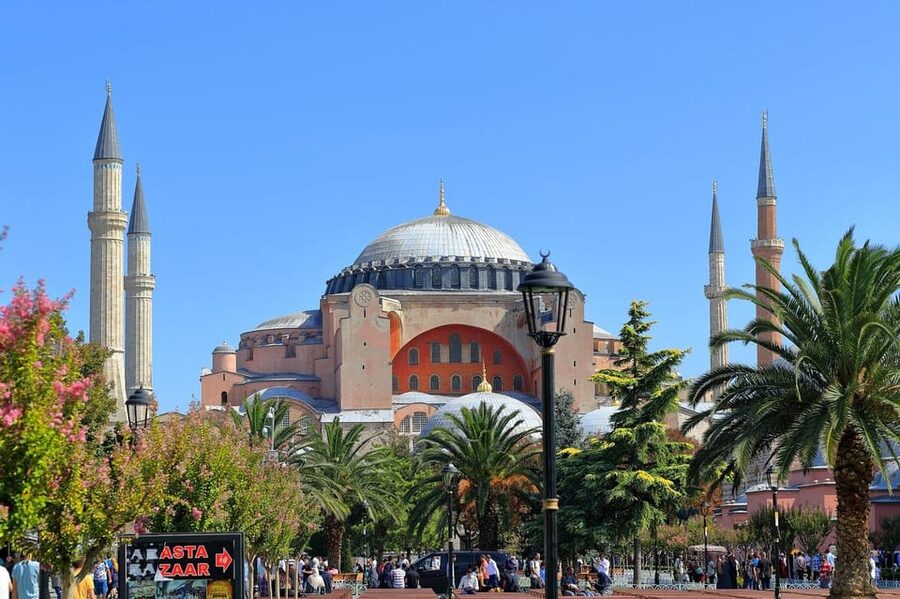 Istanbul: Hagia Sophia & Basilica Cistern Tour with Tickets - Smart end-of-tour tips for old town wandering