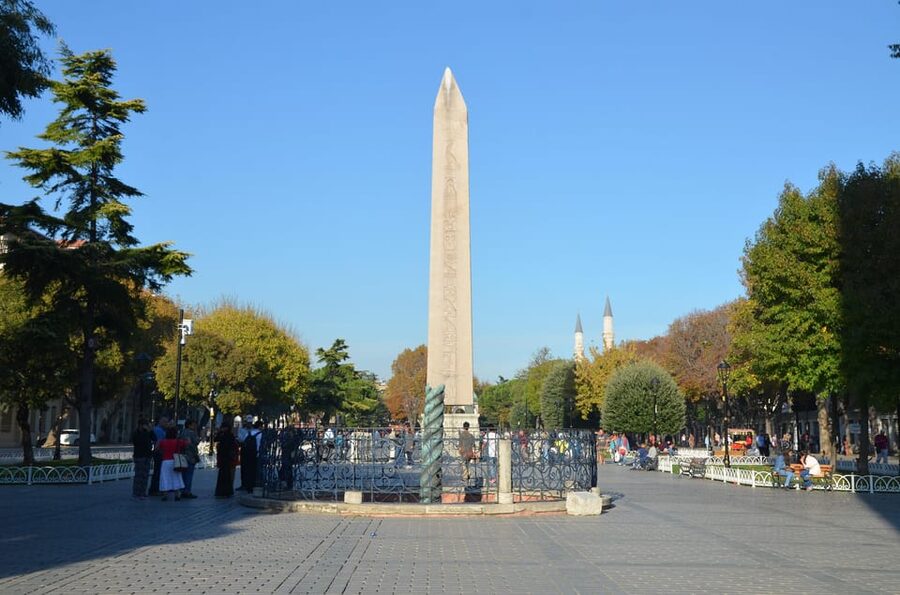 Istanbul: Hagia Sophia, Blue Mosque, & Basilica Cistern Tour - Price and logistics: how the $300 group price really plays out