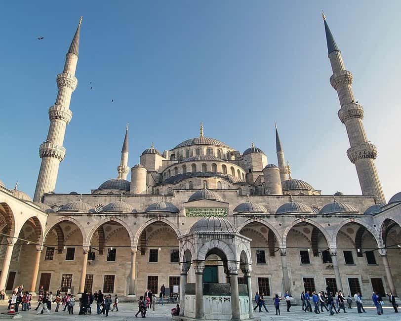 Istanbul: Hagia Sophia, Blue Mosque Guided Tour, & Tickets - Sultanahmet in 2.5 hours, where the guide does the work