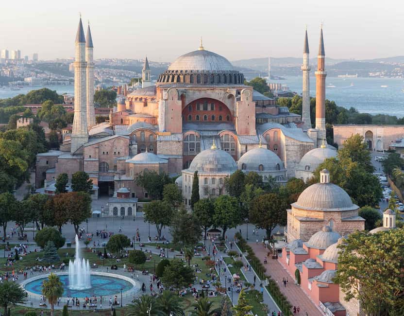 Istanbul: Hagia Sophia, Blue Mosque Guided Tour, & Tickets - Hippodrome Square and the Obelisk of Theodosius: fast but meaningful