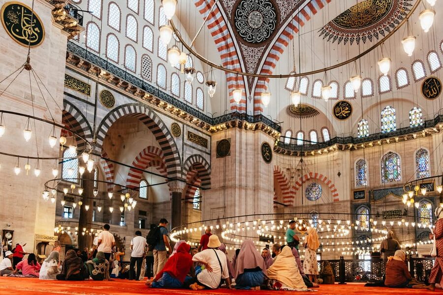 Istanbul: Hagia Sophia, Blue Mosque, Suleymaniye Mosque Tour - Practical tips: dress code, what to bring, and where days go sideways