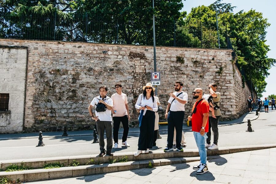 Istanbul: Hagia Sophia, Blue Mosque, Suleymaniye Mosque Tour - Sultanahmet meet-up and a realistic 4-hour plan
