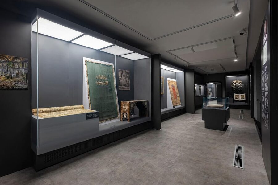 Istanbul: Hagia Sophia History Museum Entry with Audio Guide - 3D architecture exhibits: seeing the building change over time