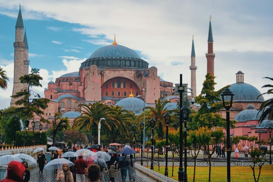 Istanbul: Hagia Sophia Skip-the-Ticket Line & Audio Guide - Inside Hagia Sophia: what to look for when the crowd hits