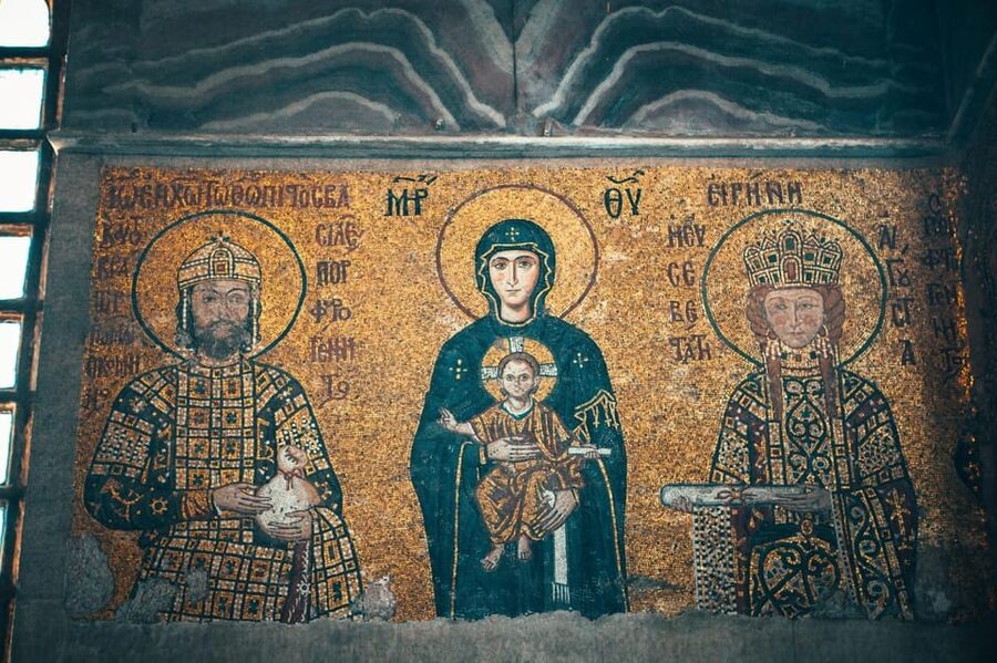 Istanbul: Hagia Sophia Skip-the-Ticket Line & Audio Guide - Submerged columns and the Medusa heads: the spooky parts people miss