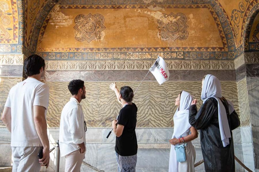 Istanbul: Hagia Sophia Tour with Optional Blue Mosque Tour - Meeting Point Clarity: Dsign Cafe by the Hippodrome