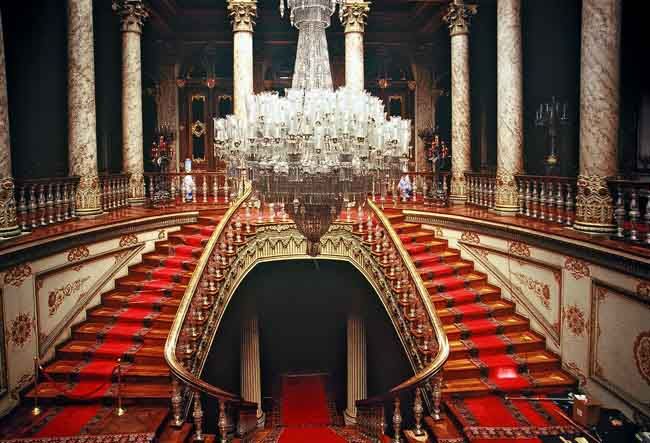 Istanbul Highlights: Two Continents Half-Day Tour - Dolmabahçe Palace: where Ottoman power meets European taste
