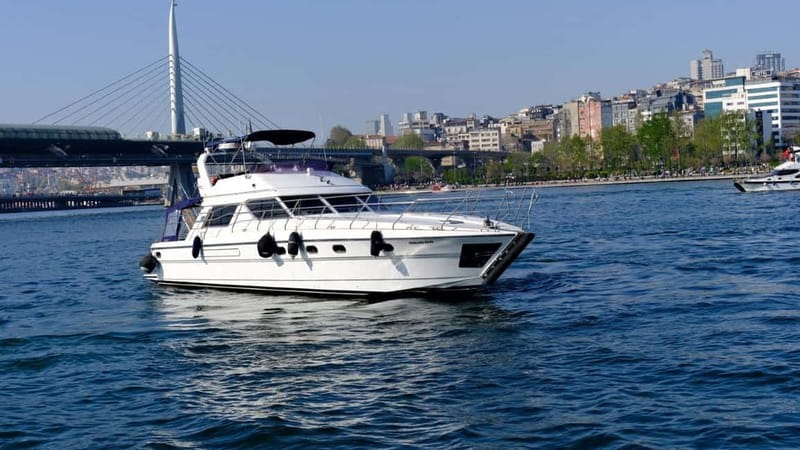 Istanbul: Luxury Yacht on Bosphorus - Why a Bosphorus Yacht Hour feels like better sightseeing