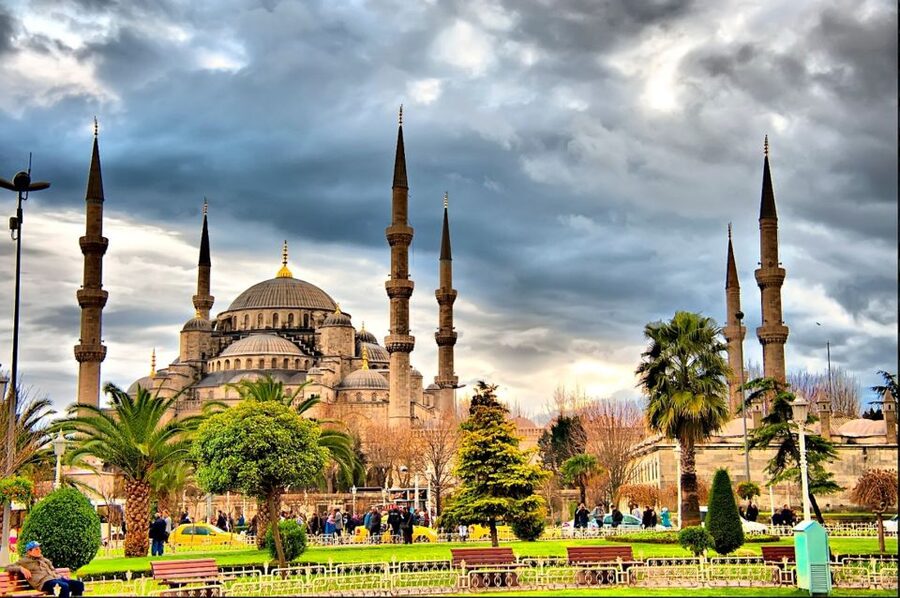 Istanbul: Old City Full-Day Tour with Lunch and Hotel Pickup - Topkapi Palace: Ottoman court life, artifacts, and five centuries of power