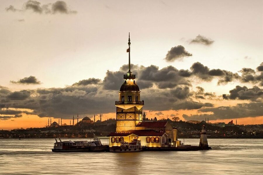 Istanbul: Old Town Highlights Tour & Bosphorus Cruise - Grand Bazaar: guided setup, then real browsing time