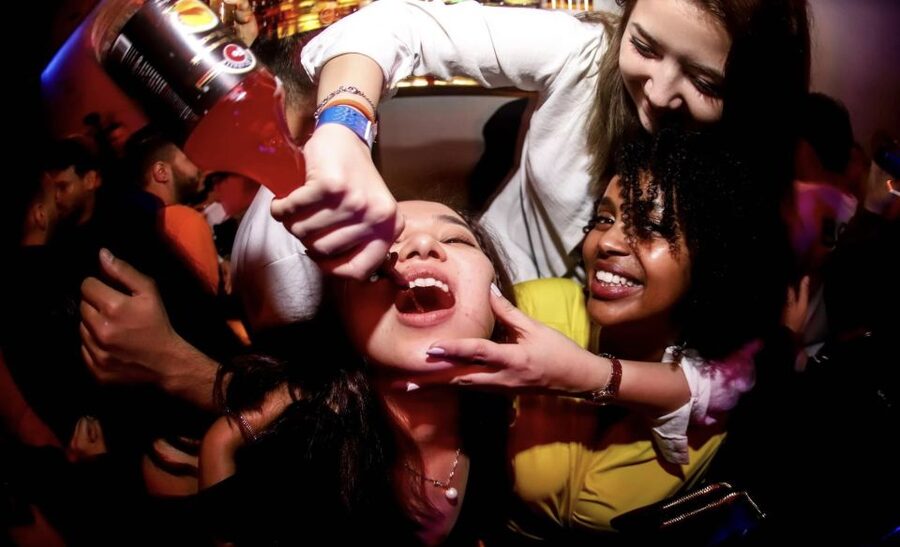 Istanbul: Party Pub Crawl with Party Bus - The Taksim setting, and why this crawl makes sense