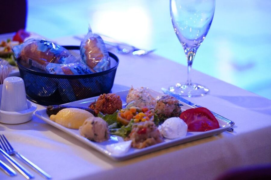 Istanbul: Pasha Istanbul Dinner Cruise - The views: Golden Horn, Suleymaniye, and Galata by night