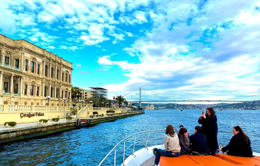 Istanbul: Private Bosphorus Cruise on Luxury Yacht - Meeting point in Karaköy: how to keep this stress-free