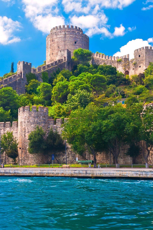 Istanbul: Private Bosphorus Strait Sightseeing Yacht Cruise - Asia side views: Beylerbeyi Palace and Anadolu Fortress
