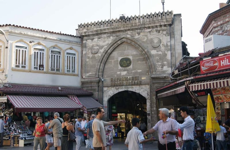 Istanbul Private Full-Day Tour With Transportation - Topkapi Palace guided tour, courtyards, collections, and Bosphorus views