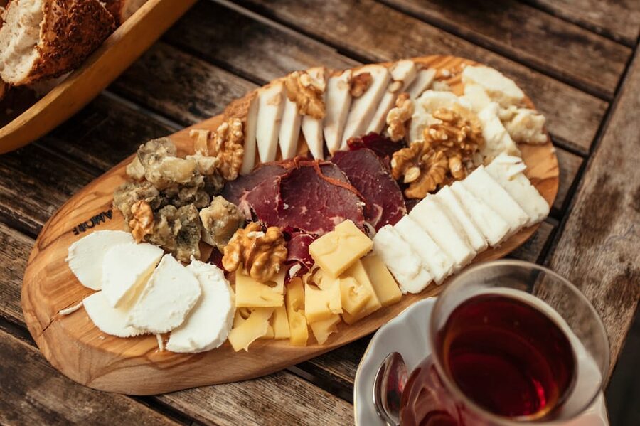 Istanbul: Private Guided Food Tour with 10 Tastings - A walking route that mixes food with real city highlights