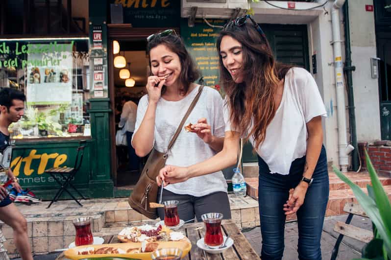 Istanbul: Private Guided Food Tour with 10 Tastings - Small places, big flavors: why the stops matter more than the menu