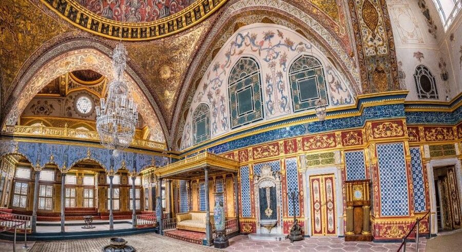 Istanbul: Private Guided Walking Tour - Basilica Cistern (Yerebatan Cistern): a cool reset underfoot