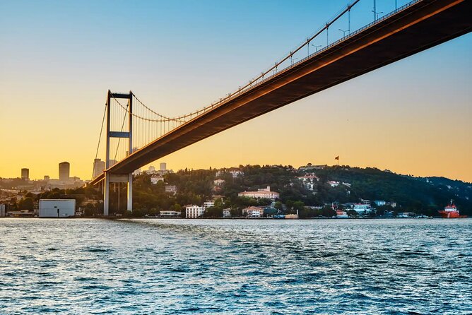 Istanbul Private Luxury Yacht on Bosphorus - Why a private Bosphorus yacht in Eminönü works so well