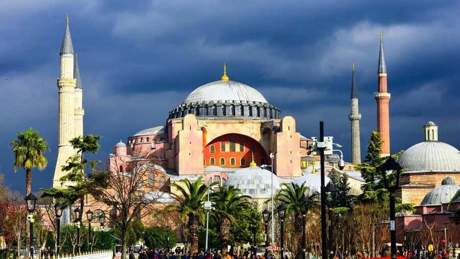 Istanbul: Private Sightseeing Tour in Multiple Languages - Starting at the German Fountain, Then Straight to the Hippodrome