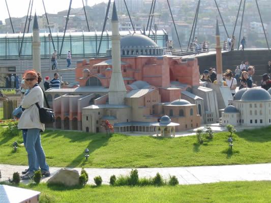 Istanbul's Golden Horn, Eyüp, Miniatürk & Pierre Loti Tour - Teleferique to Pierre Loti Hill: Golden Horn views in under 2 minutes