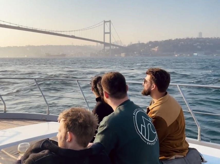 Istanbul: Small Group Yacht Tour with Unlimited Wine - European-side palaces and forts, served with snacks