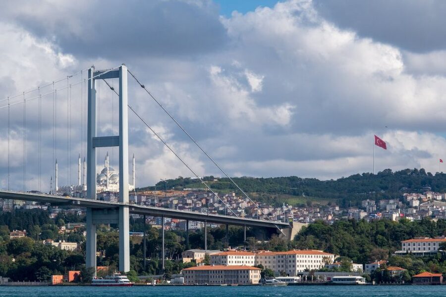 Istanbul: Sunset or Day Small-Group Yacht Cruise with Snacks - Who this cruise is best for