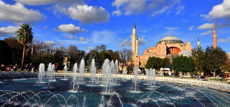 Istanbul: Topkapi, Hagia Sophia and Basilica Cistern Tour - Basilica Cistern: Subterranean Palace, Medusa Heads, and 50 Steps Down