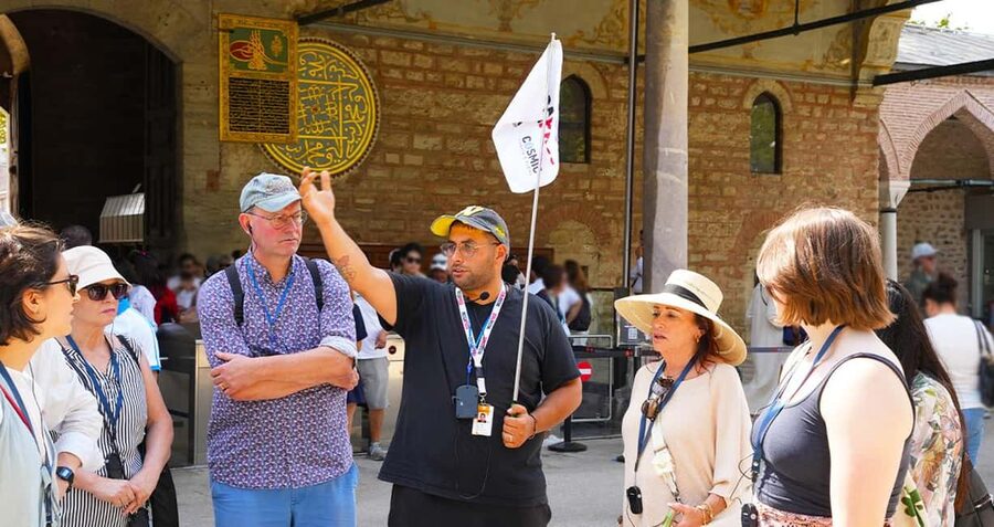 Istanbul: Topkapi, Harem Small Group Guided Tour & Historian - Your walk through the main Topkapi courtyards and why it matters