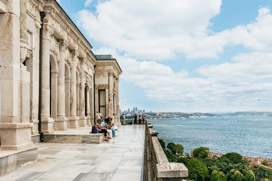 Istanbul: Topkapi Palace and Harem Guided Tour with Ticket - Getting Your Bearings with a 10-Minute Guided Walk in Sultanahmet