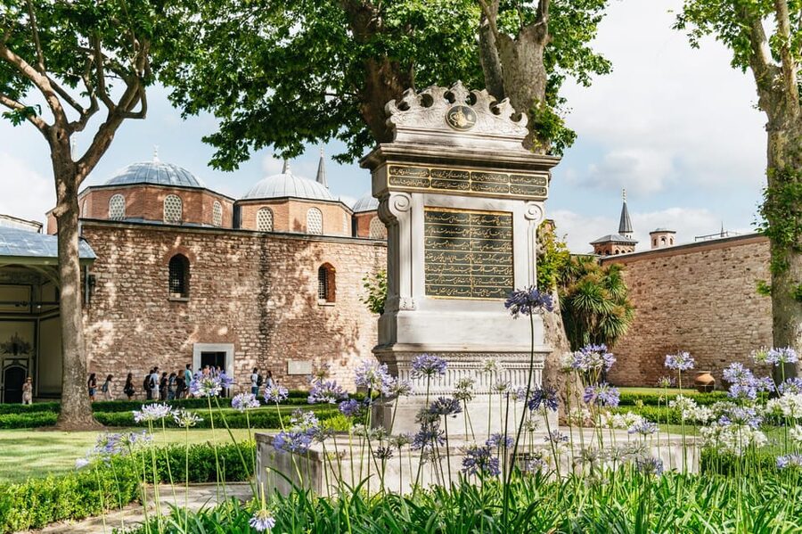 Istanbul: Topkapi Palace and Harem Guided Tour with Ticket - Meeting at Ersoy Bufe by the Hippodrome: Where to Start