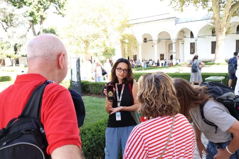 Istanbul: Topkapi Palace and Harem Museum Tour with Ticket - Entering Topkapi Palace, and why skip-the-line matters here